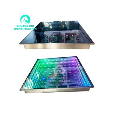 Visuali abbaglianti con piastrelle fluide a led e supporto luci di mattoni più scure