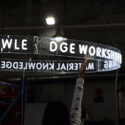 Decorazione domestica Ricchi colori LED Ring Neon Sign Light con Lettere Neon Personalizzate montate a Parete