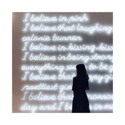 Colori ricchi di luci a neon a led aperte segnale per l'installazione di appesi o sollevamento