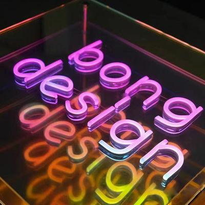 Segno neon a specchio a colori a effetto infinito con telaio in metallo resistente