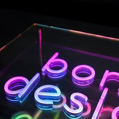 Segno neon a specchio a colori a effetto infinito con telaio in metallo resistente
