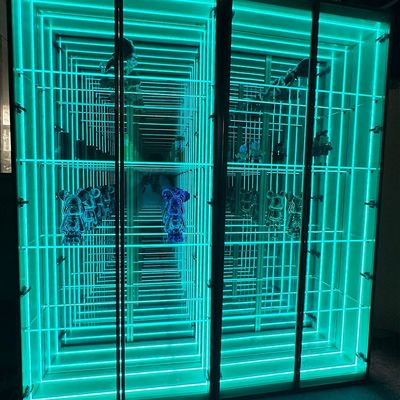 Rack di vino Lego viola personalizzabile con luce a strisce LED e armadio per display infinito