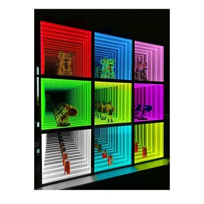 Cassa per display a specchi di vetro a colori personalizzabili a LED per cabina di vino in stile moderno personalizzata