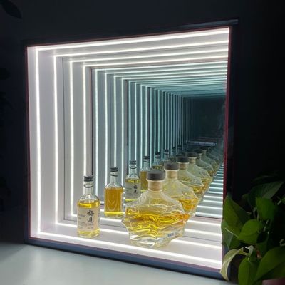 Cassa per display a specchi di vetro a colori personalizzabili a LED per cabina di vino in stile moderno personalizzata