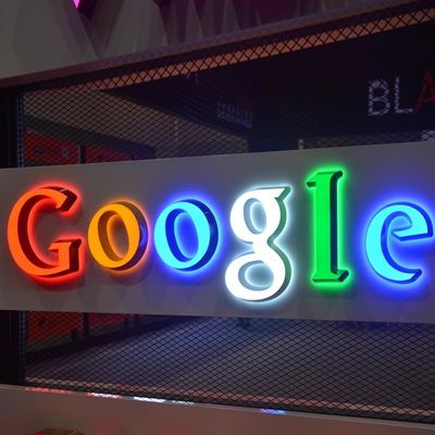 Fornitore di alimentazione di adattatore In Vogue Acrilico 3D LED di plastica caratteri luminosi per il fronte del negozio