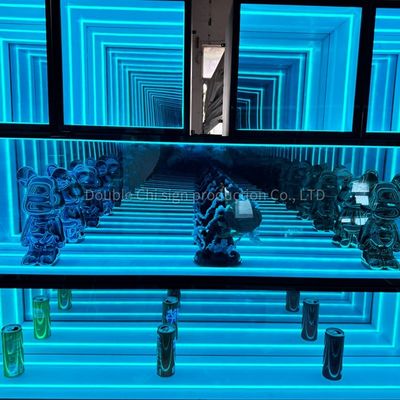 Modello di armadietto per vini personalizzato per la casa Arredamento decorativo Muro appeso Abisso Specchio Illuminazione Armadietto di vetro