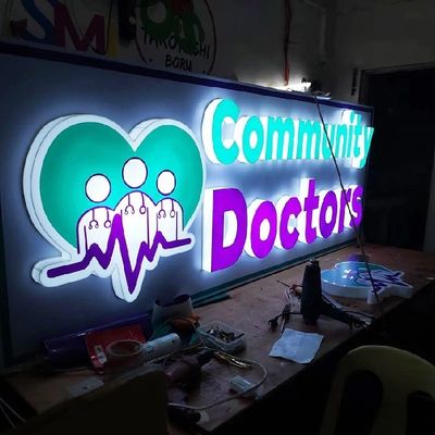 Fornitura di corrente continua specchi a neon a LED illuminati per pubblicità digitale all'aperto