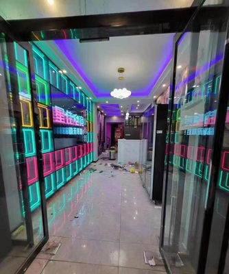 Specchi a LED 3D personalizzati con 300000 ore di vita