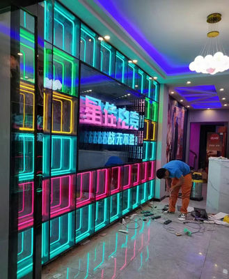 Installazione bulloni a vite fissaggio / appeso 3D Hologram Fan Magic Infinity Mirror Light Box