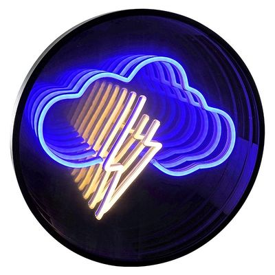 Specchio infinito con piastra elettronica luminosa e disegno colorato