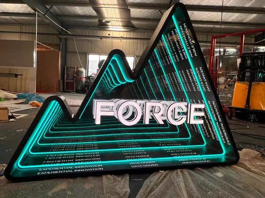 LED Word Infinity Mirror Letter Sign per negozio e hotel Decorazione Prodotto personalizzato