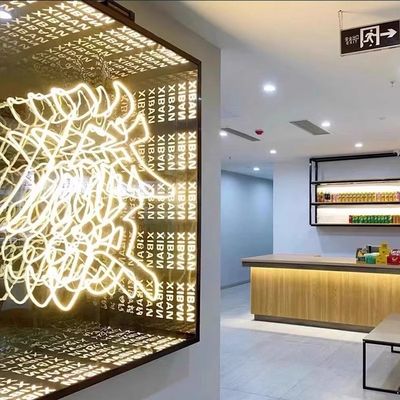 3D Abyss Mirror Neon Acrylic Lettere luminose con luci Neno Delicate Custom Size Shape
