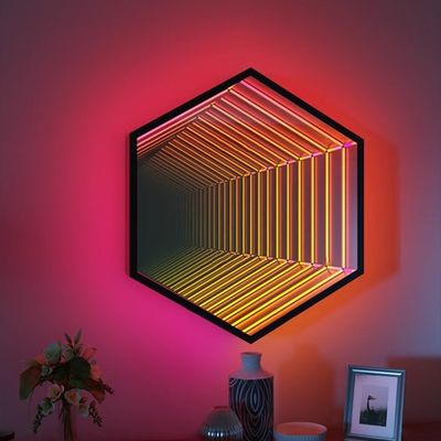 Decorazione interna Specchio a LED Illuminazione luminosa personalizzata per disegni personalizzati Specchio illimitato